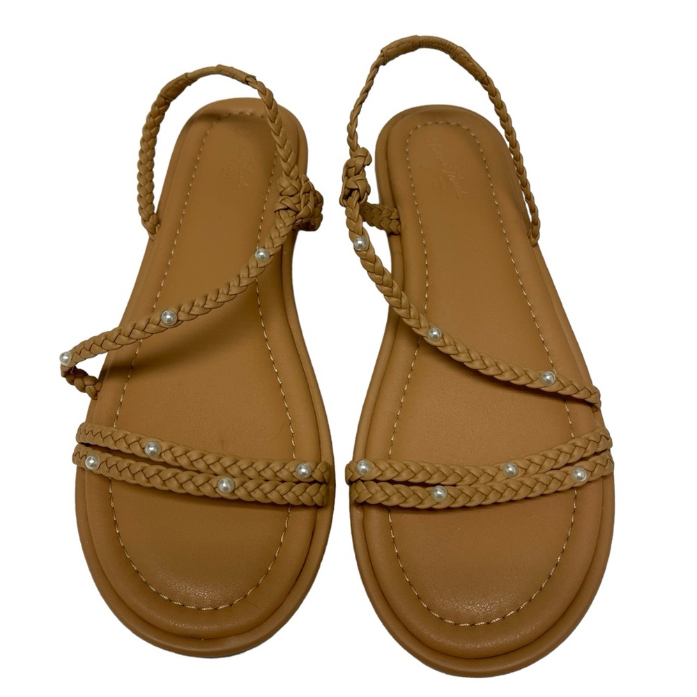 Universal Thread- Women Pearl Tan Strap Sandals